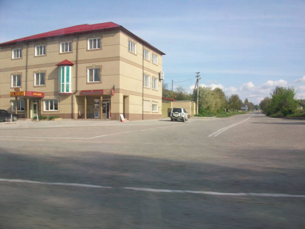 Поворот с Севастопольской трассы на Научный